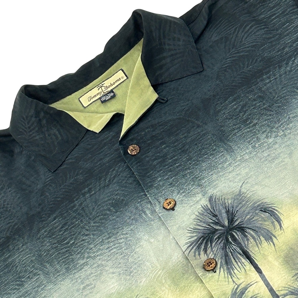 Tommy Bahama Shirt Mens Medium Black Green Silk Palm Tree Loop Collar Relaxed